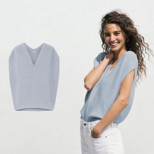 Uniqlo NWT cocoon v-neck knit top